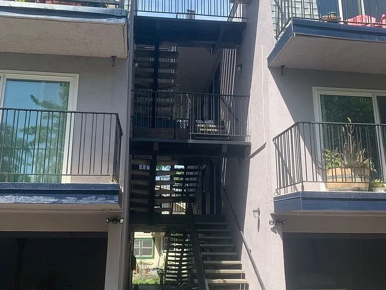 Chateau Apartments — Photo 3