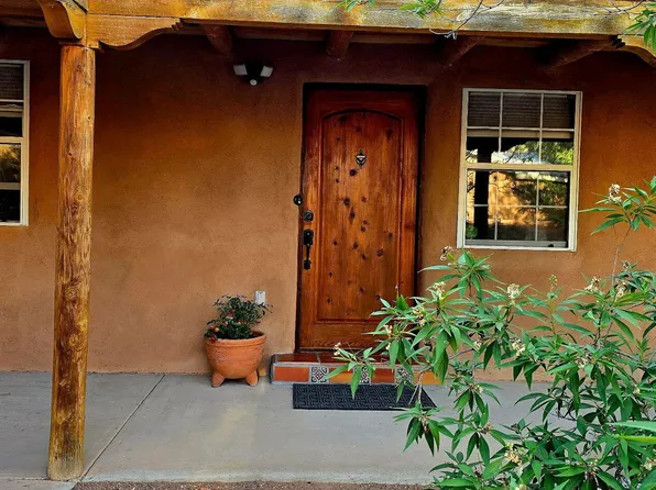 1012 Ortega Rd NW, Los Ranchos De Albuquerque, NM 87114