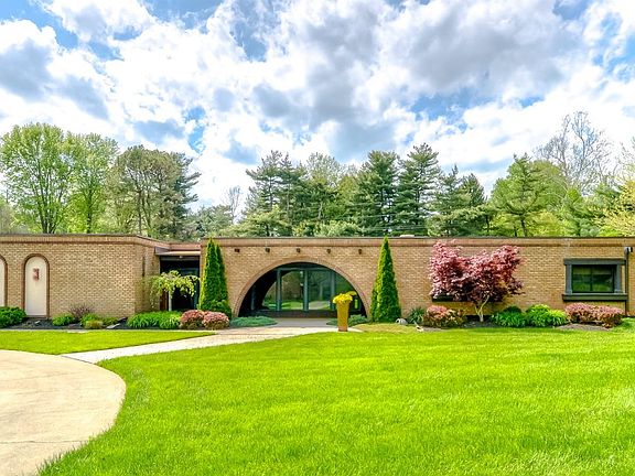 2nd image of 2673 Sussex Dr