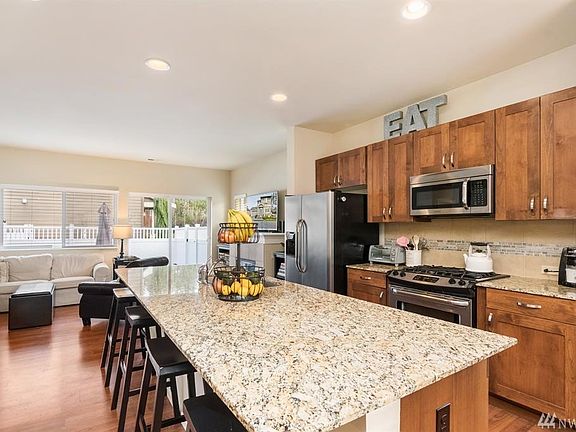 5th image of 11418 Pacific Ave NW