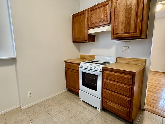 3rd image of 259 E 10th St APT 3