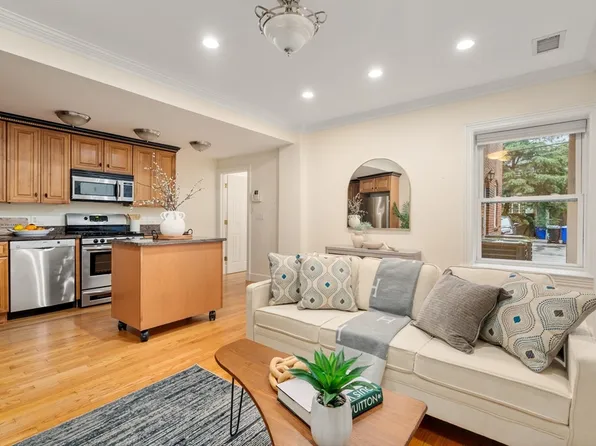 1724 Beacon St #1, Brookline, MA 02445