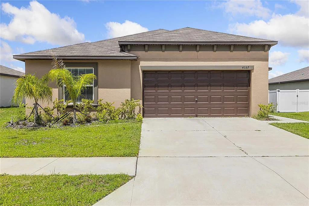 4 bed, 2.0 bath, 1815 sqft, $2,300 — Photo 3