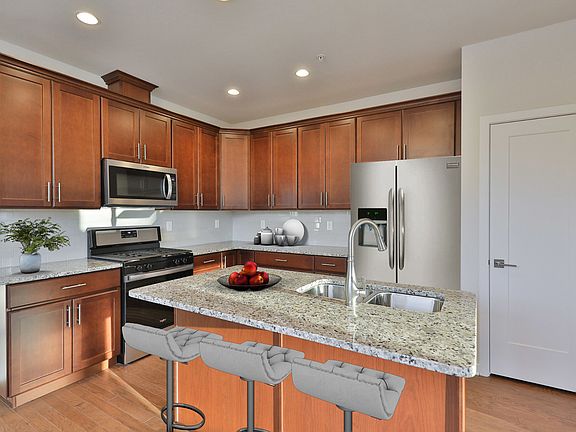 Well-appointed Kitchen with Large Center Island