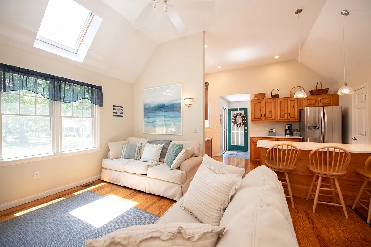 3 bed, 2019 sqft, $8,500 — Photo 3