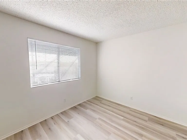 22 E Market St — Photo 8