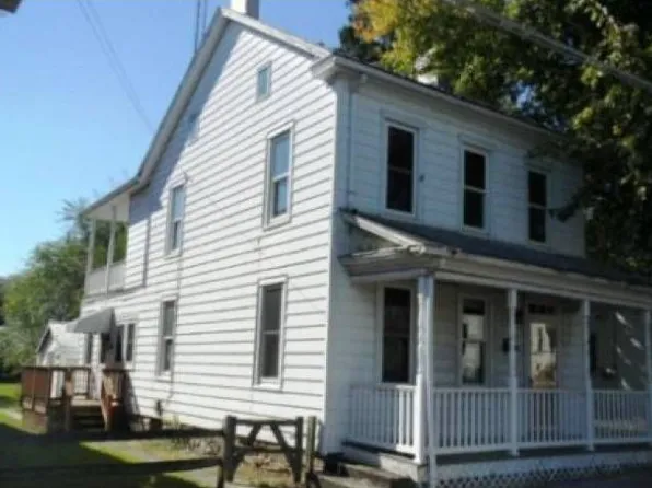 339 S Queen St, Littlestown, PA 17340