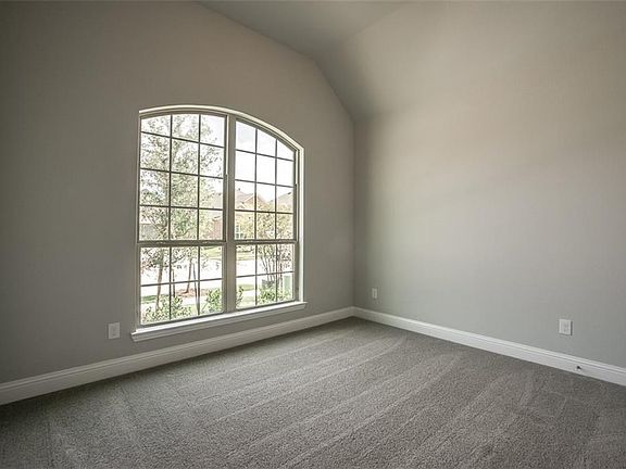 5th image of 766 Harrington Ln