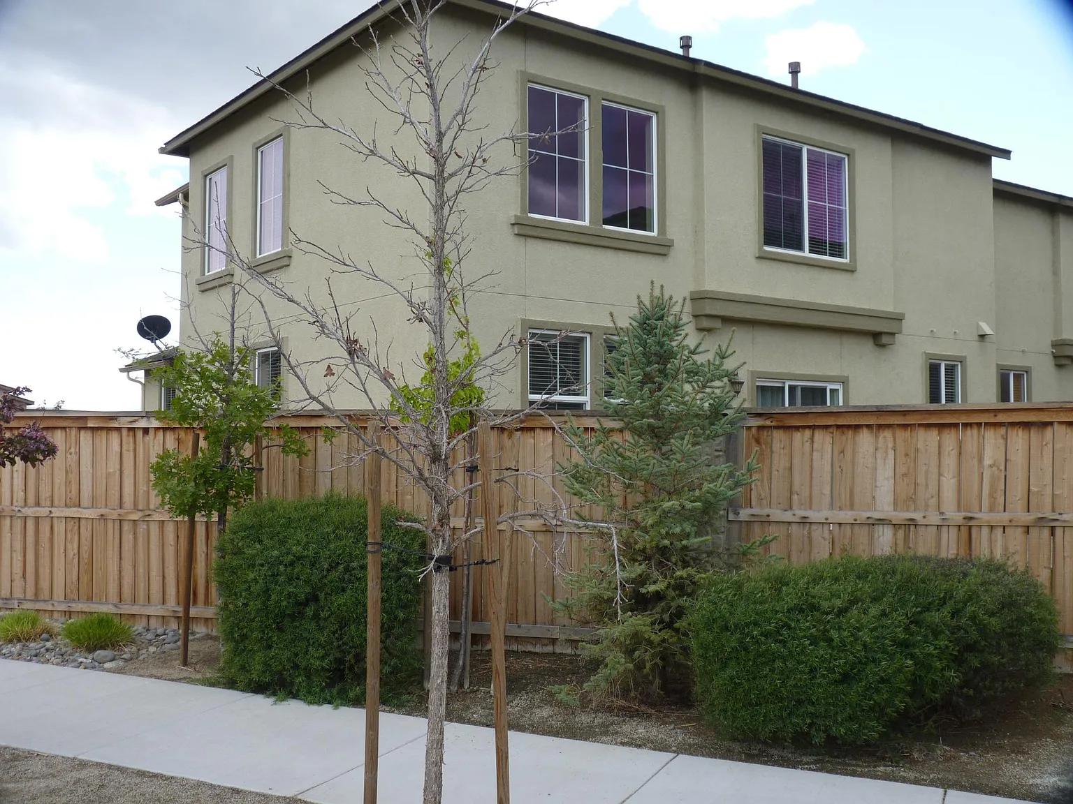 3 bed, 2.5 bath, 1745 sqft, $2,500 — Photo 2