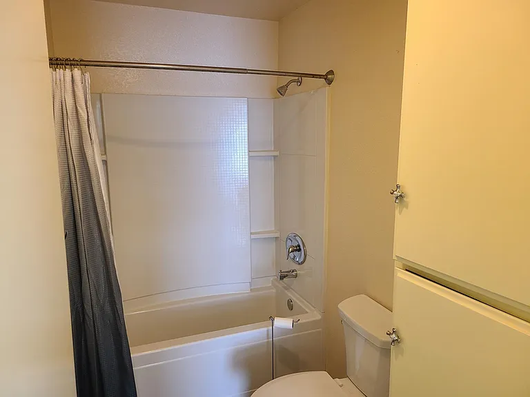 23732 Hillhurst Dr #27 — Photo 15