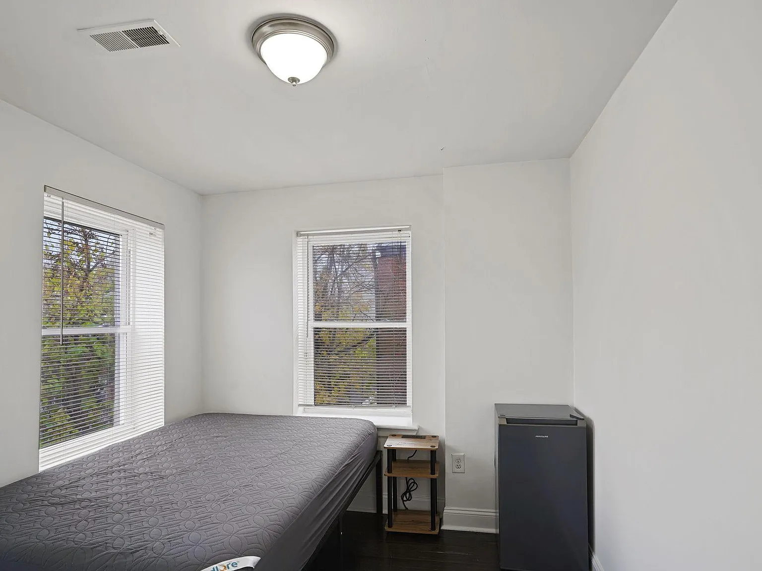 4 bed, 2.0 bath, 1200 sqft, $970 — Photo 1