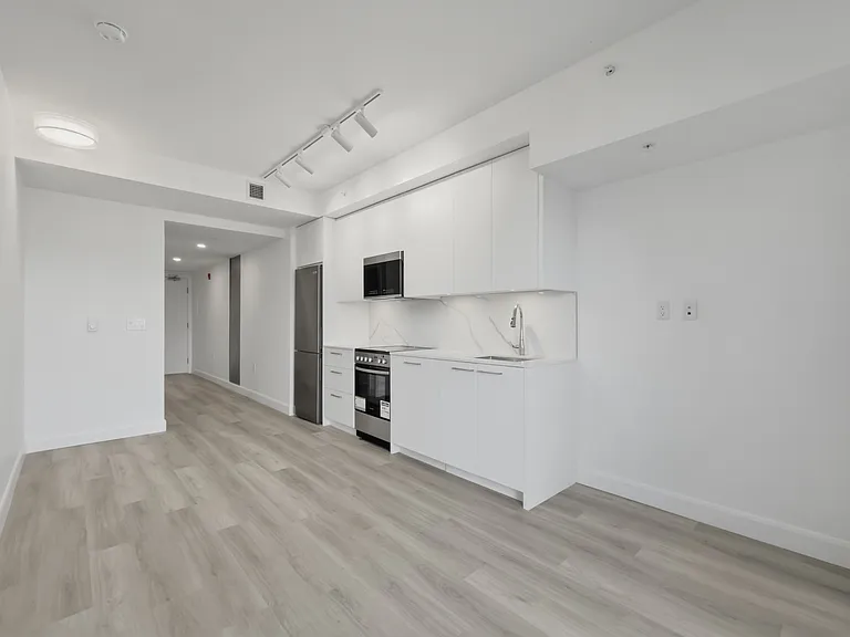 2511 Carolina St — Photo 81