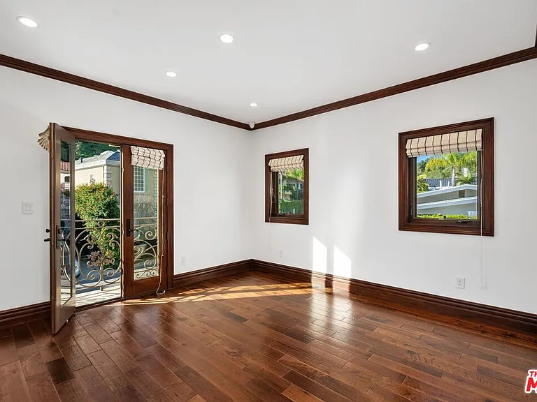 2108 San Ysidro Dr — Photo 30