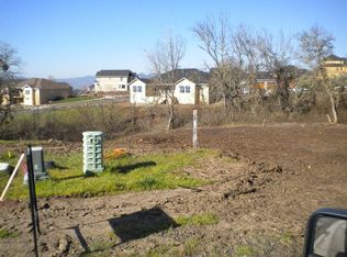 660 Forest Ridge Dr, Medford, OR 97504