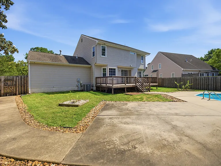 103 Jessica Dr — Photo 41