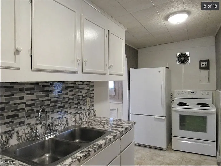2090 Vermont Ave — Photo 6