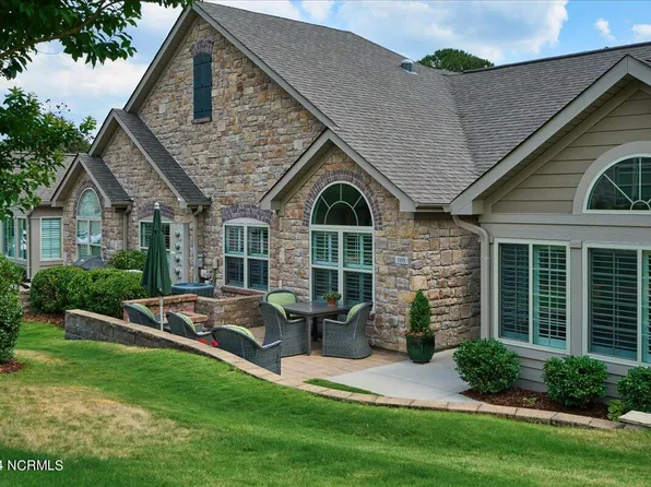 110 E Chelsea Court, Southern Pines, NC 28387