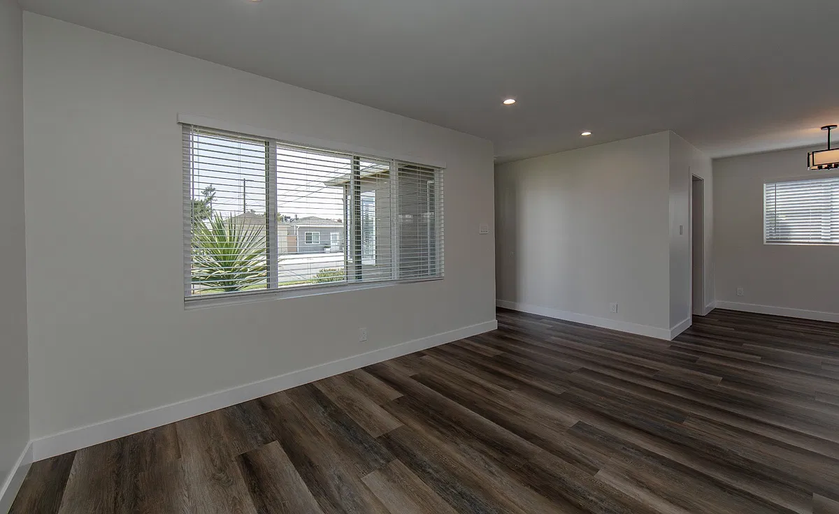 2015 W 152nd St — Photo 3