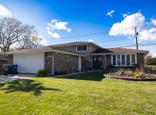 8824 Pleasant Ave, Hickory Hills, IL 60457