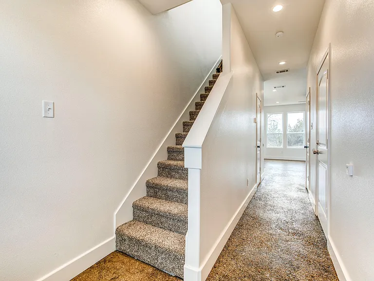 117 Dealva Ct — Photo 3