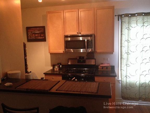 3rd image of 3810 N Sheffield Ave APT 3W