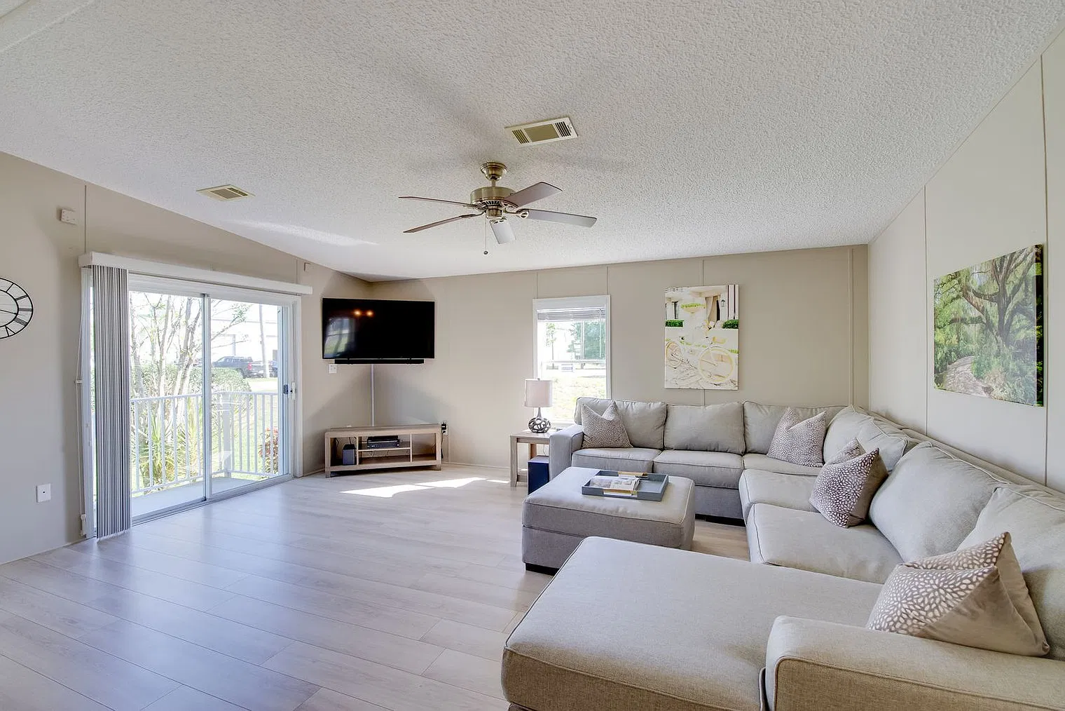 2 bed, 2.0 bath, 1097 sqft, $2,806 — Photo 1