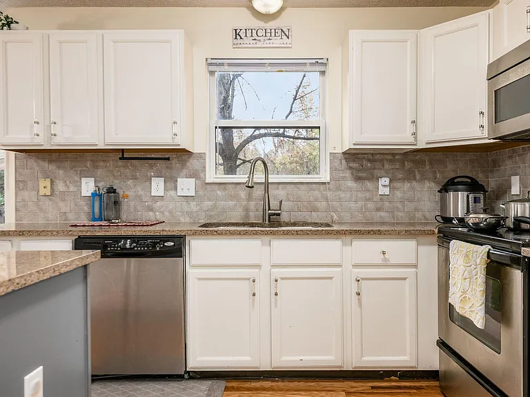 8911 Garrett St — Photo 16