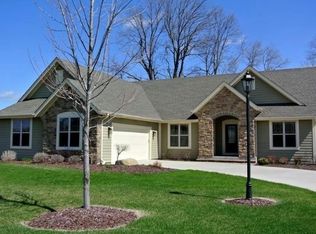 N24W23938 Hawks Meadow Dr, Waukesha, WI 53188
