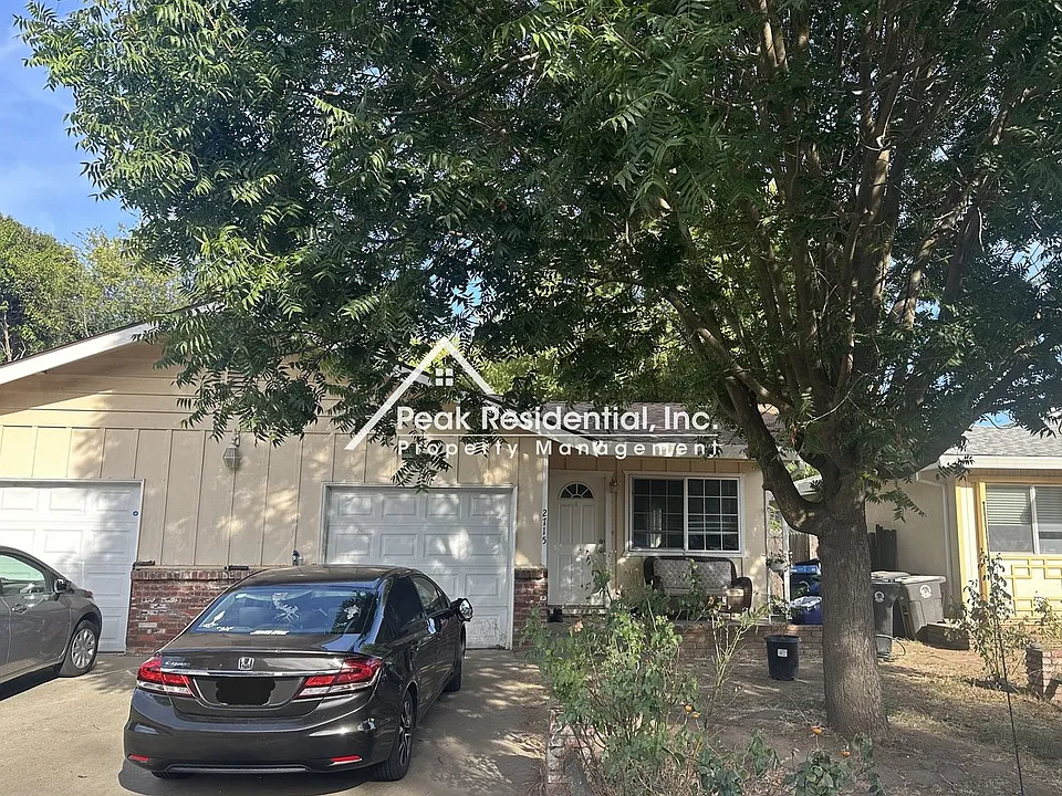 2715 La Loma Dr
