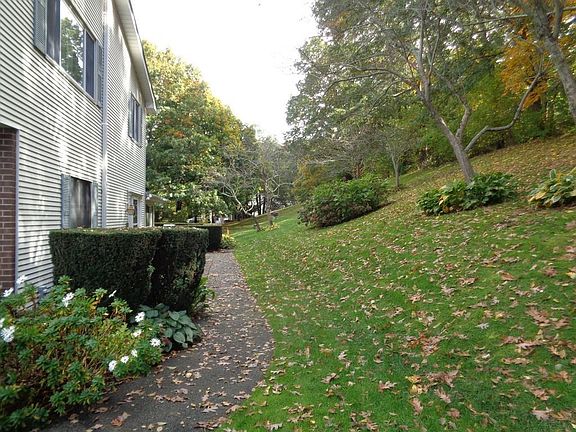 2nd image of 593 Pocasset Ct #127