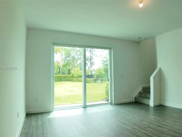 4612 Hollister Ave — Photo 9