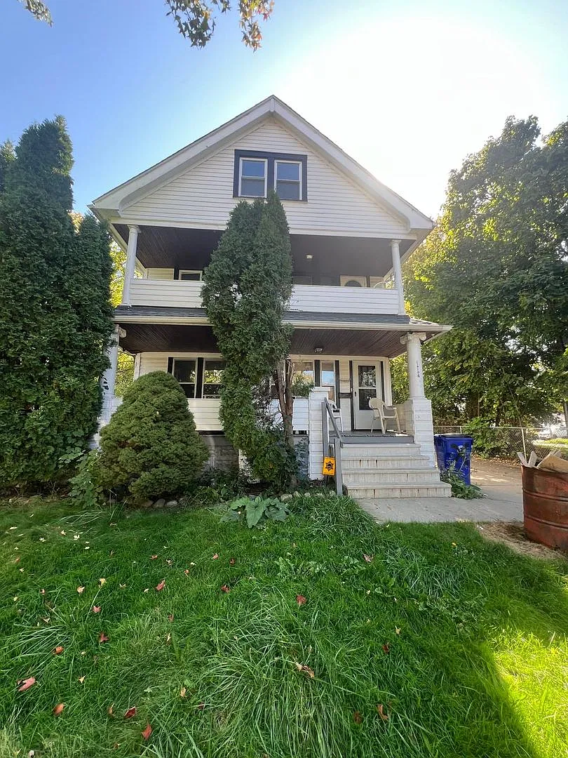 16108 Parkgrove Ave — Photo 1