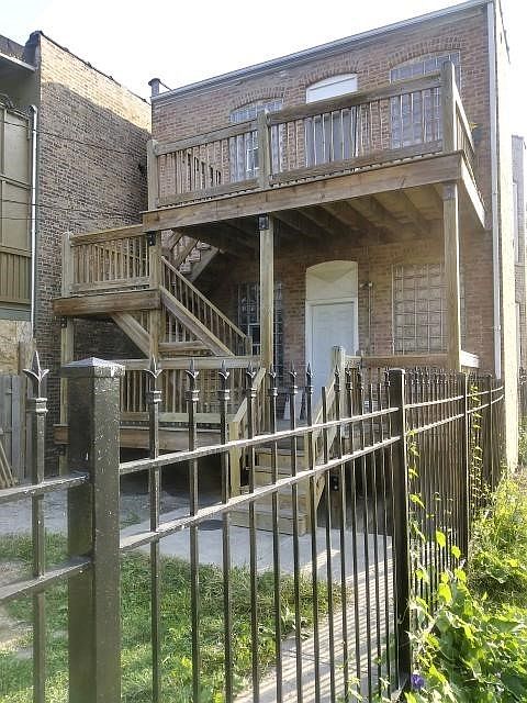 2nd image of 1342 S Avers Ave