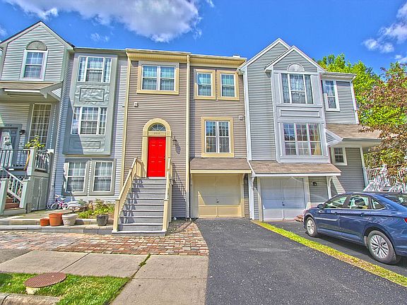 3rd image of 8312 Southern Oaks Ct