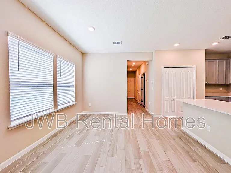 1635 Pottsburg Point Dr — Photo 4