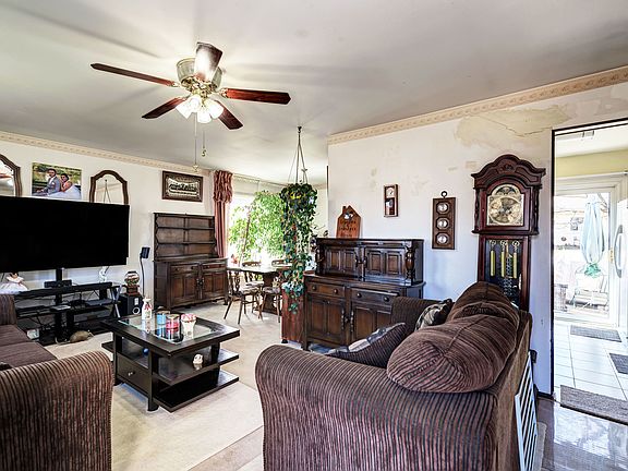 4th image of 1894 Scarboro Dr
