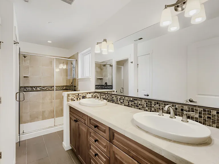 303 Bellevue Way SE — Photo 21