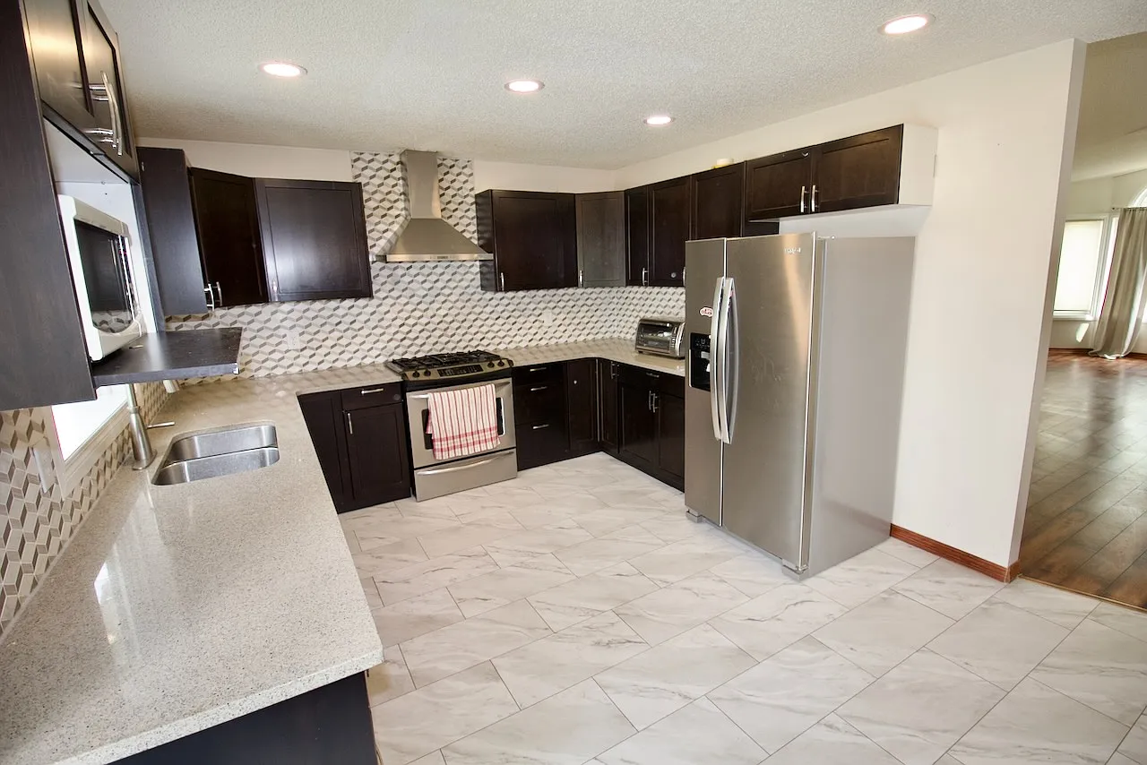 5 Bed 3.5 Bath Home For Rent Twin Brooks Edmonton — Photo 2