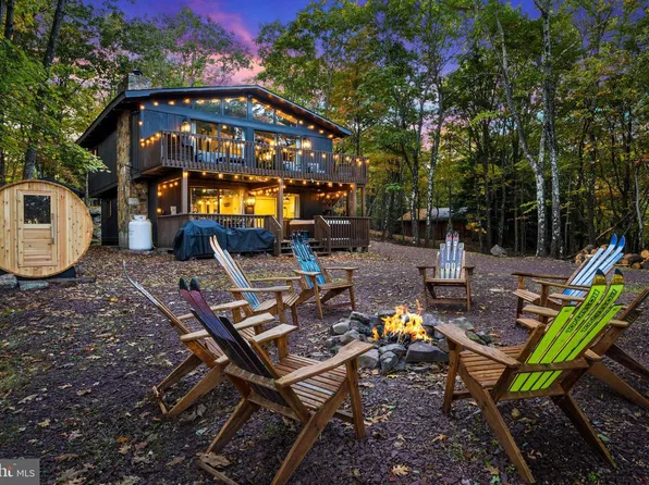 79 Skye Dr, Lake Harmony, PA 18624