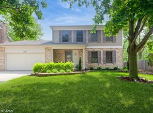 8885 Dryden St, Woodridge, IL 60517