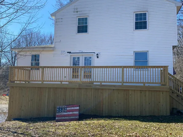 37 Main St, Hubbardston, MA 01452