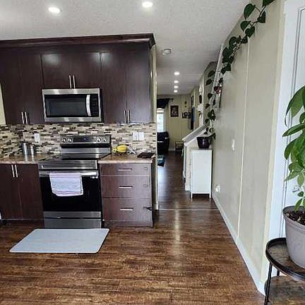 5th image of 47 NW Martinridge Way NE