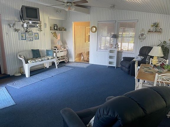 3rd image of 9 Elm Ln