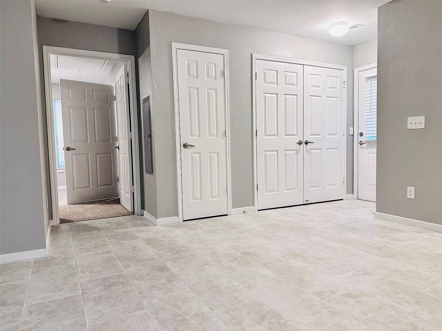 3 bed, 2.0 bath, 1201 sqft, $1,700 — Photo 4