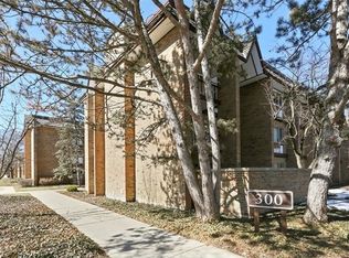 300 Claymoor APT 3B, Hinsdale, IL 60521
