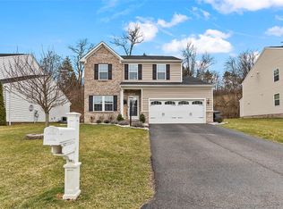 240 Long Ridge Dr, Coraopolis, PA 15108