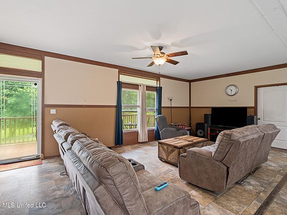 2nd image of 75 Pitts Ln