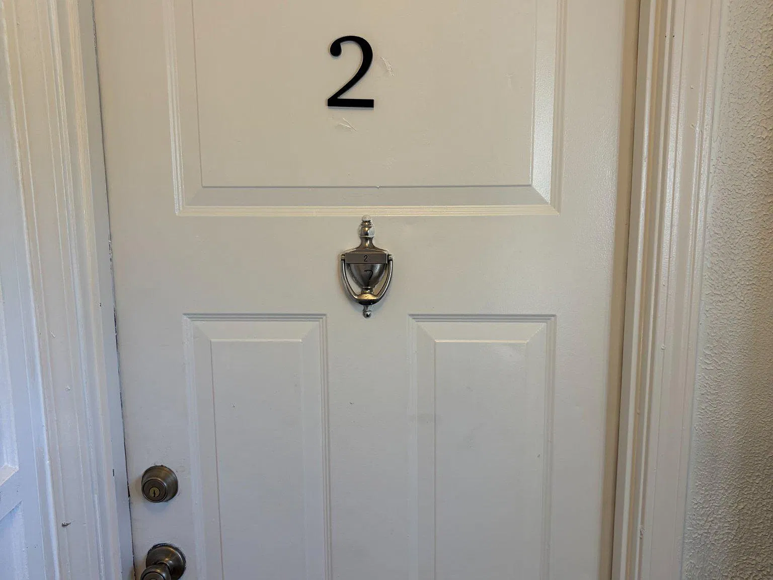 3 bed, 1.0 bath, 2800 sqft, $3,500 — Photo 2