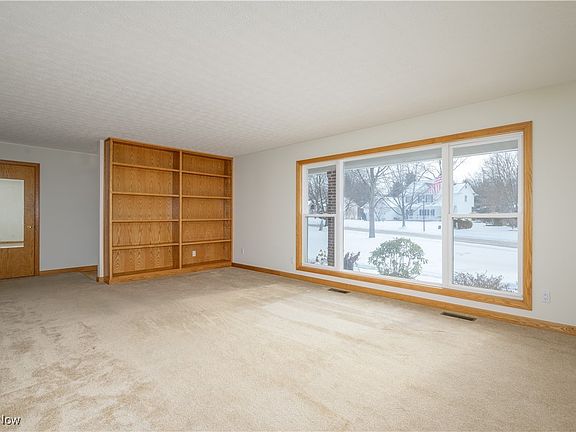 4th image of 639 Sydney Pl