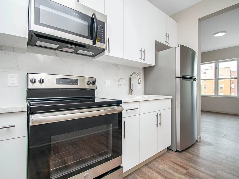 479 Farmington Ave #306 — Photo 11